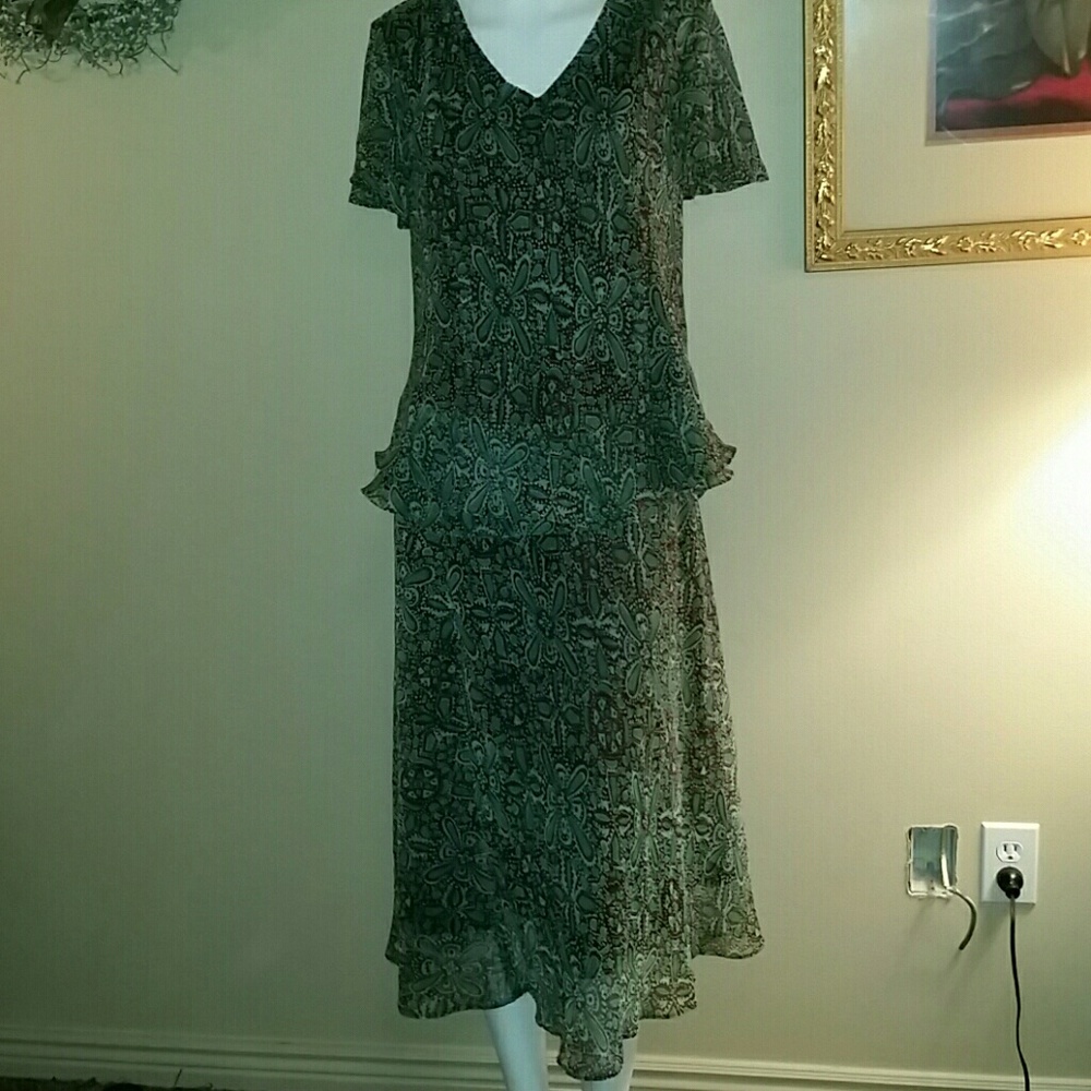 A shirt and matching skirt by R&K Originals